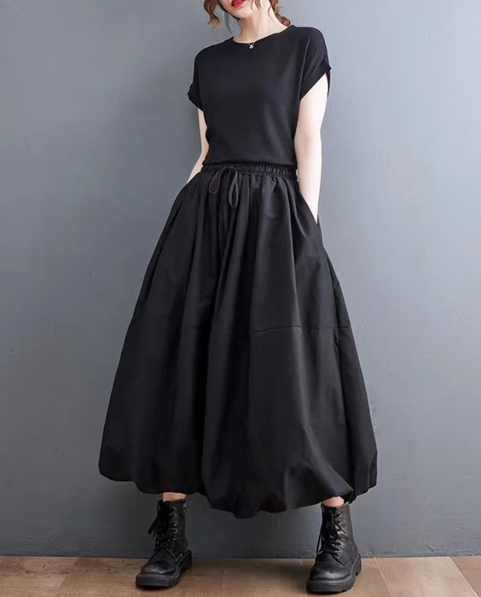 Women - Balloon Skirt - Plain Black - Stylish and Comfortable Everyday Wear