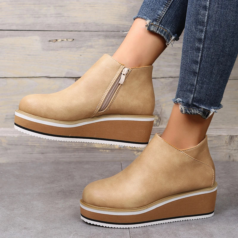 Stylish ankle boots with zip and platform