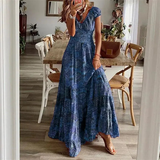 Waist-hugging long dress in bohemian style