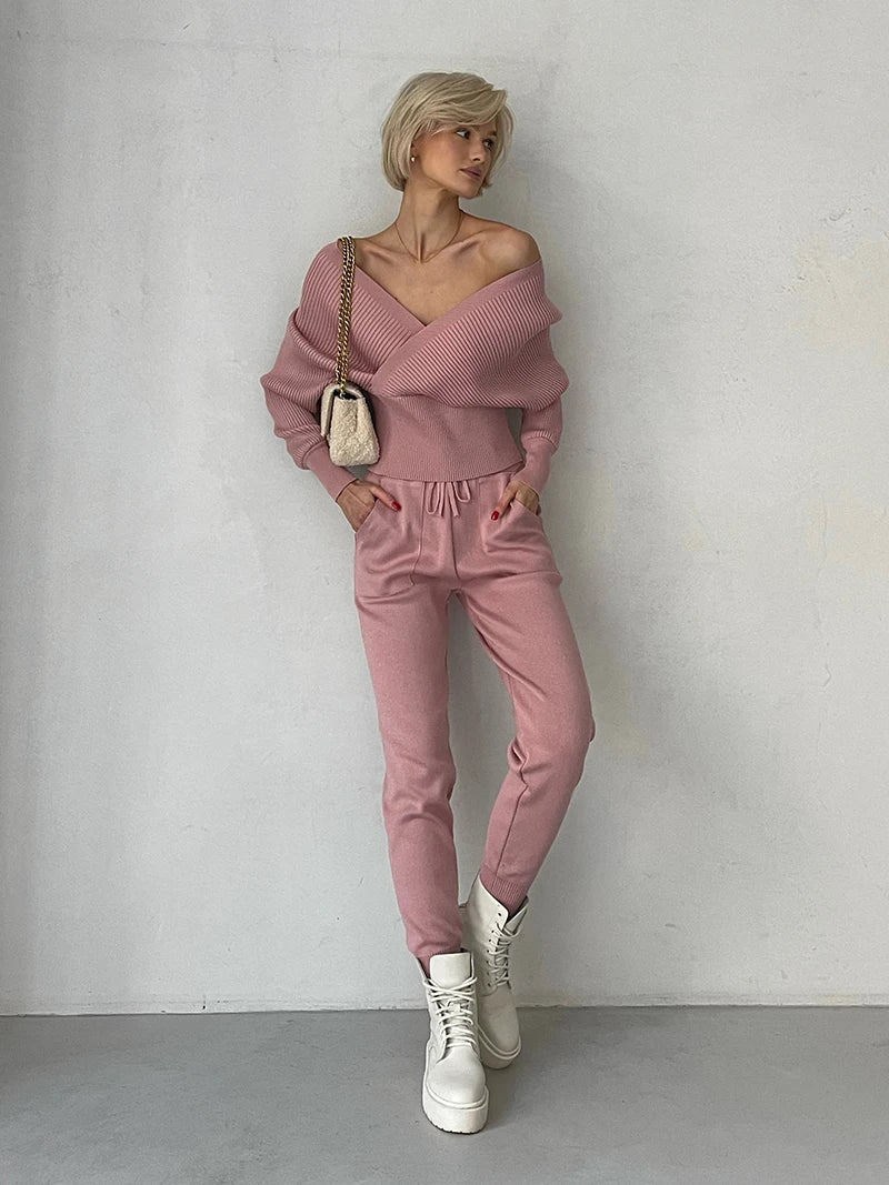 Sexy two-piece off-the-shoulder knitted suit