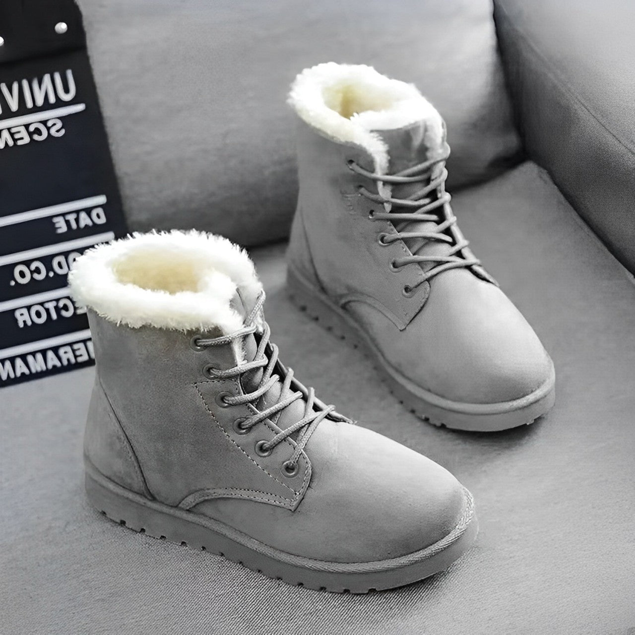 Women's Warm Lace-Up Winter Boots - Cozy and Stylish Footwear for Cold Weather