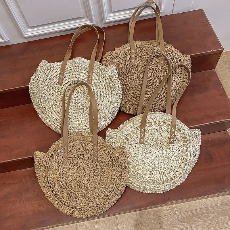 Round straw shoulder bag for women