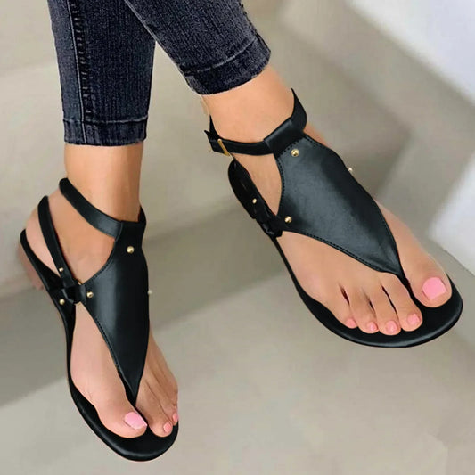 Women's flat sandals with buckle straps