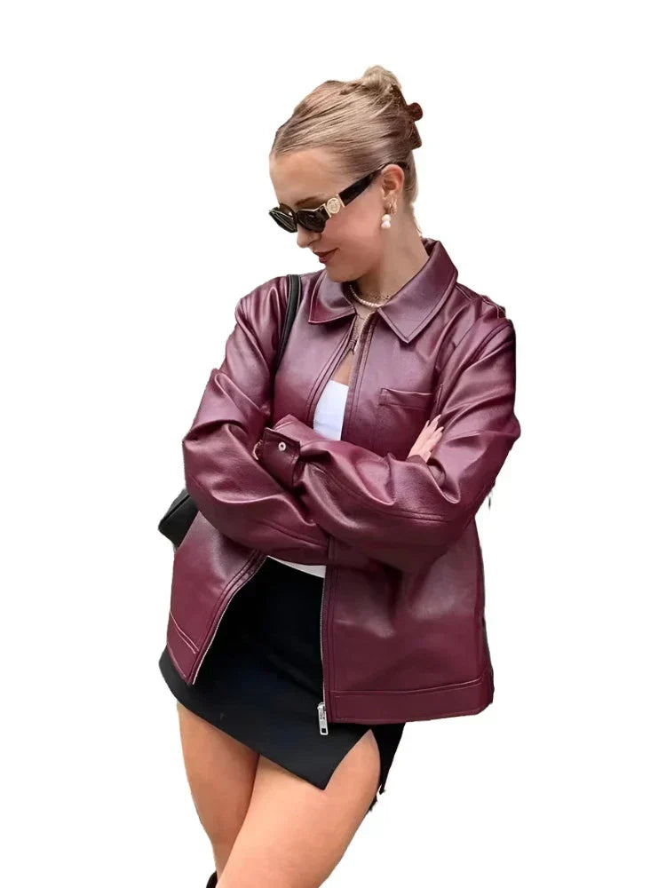 Fashionable leather jacket with zip and breast pocket