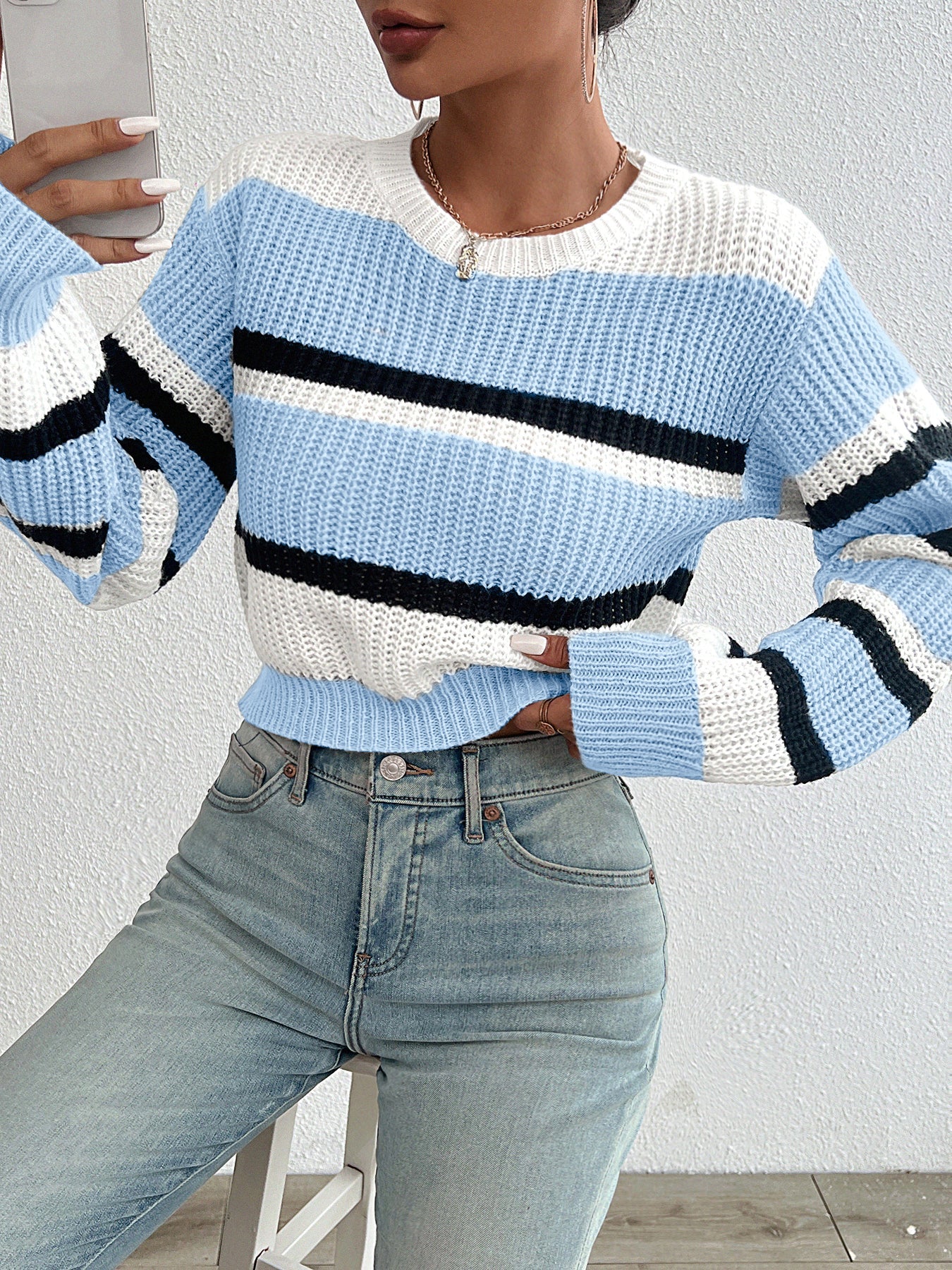 Women - Knitted Jumper - Soft Cozy Knitwear - Round Neck Sweater for Everyday Style