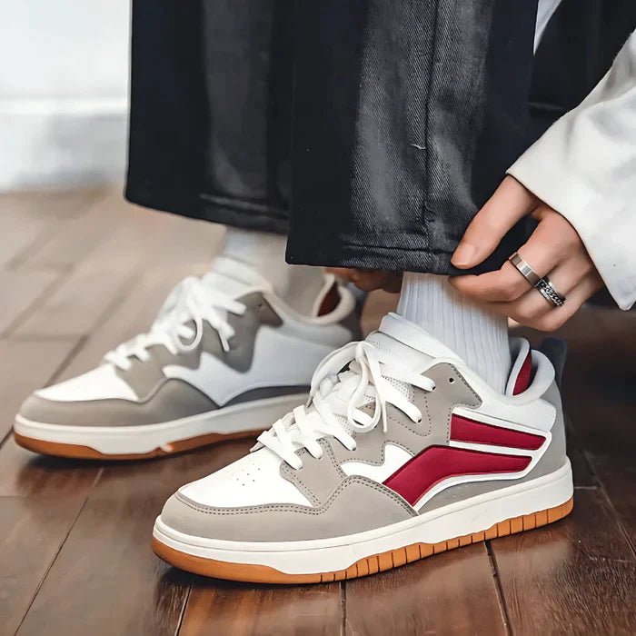 Retro low-top trainers with contrasting details