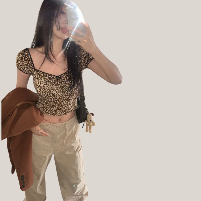 Leopard print crop top with vintage flair