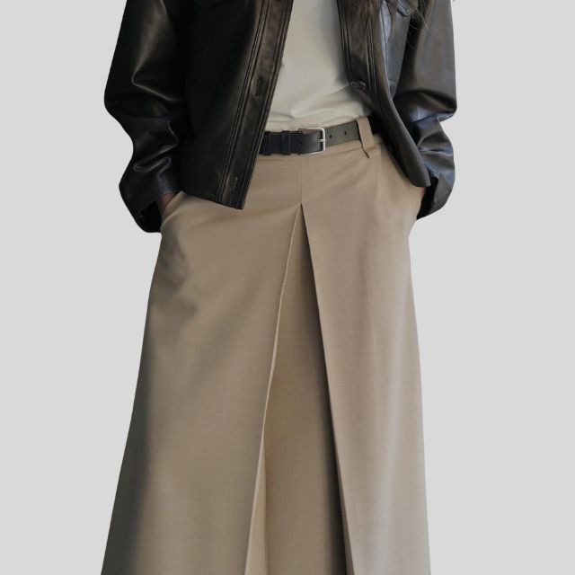 High-waisted skirt with A-line pleats