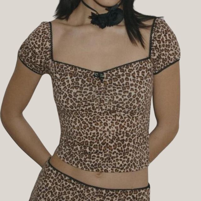 Leopard print crop top with vintage flair