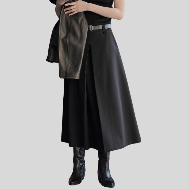 High-waisted skirt with A-line pleats