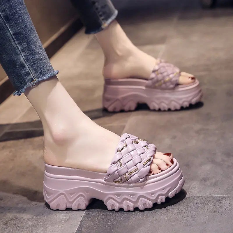 High-quality woven slippers