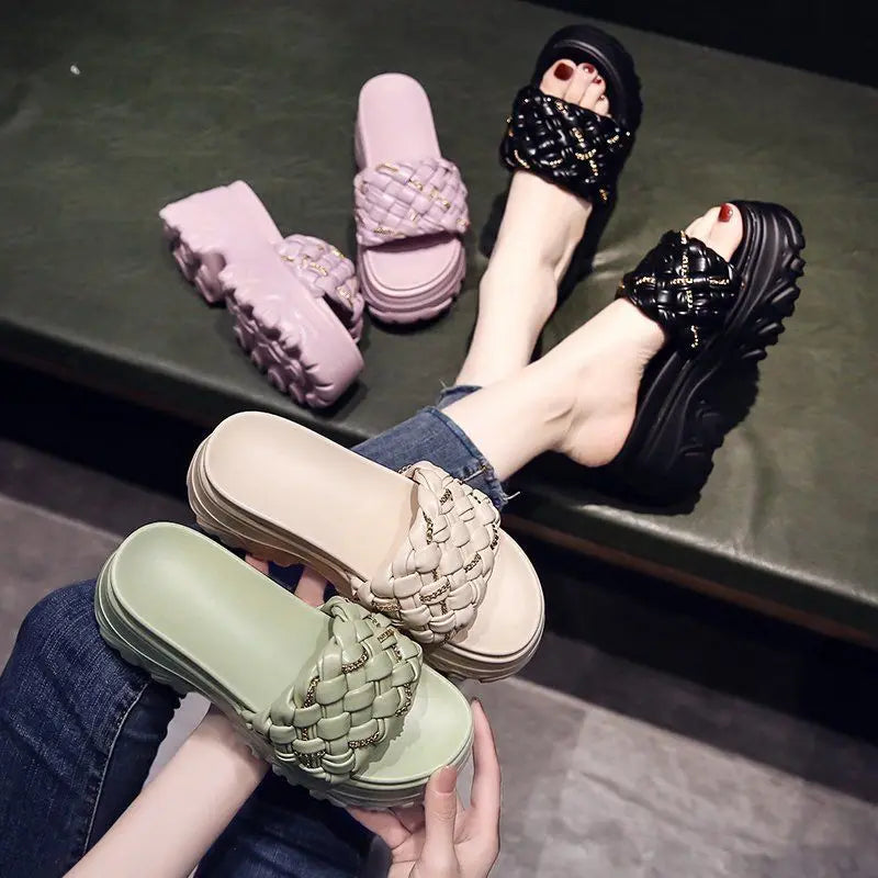 High-quality woven slippers