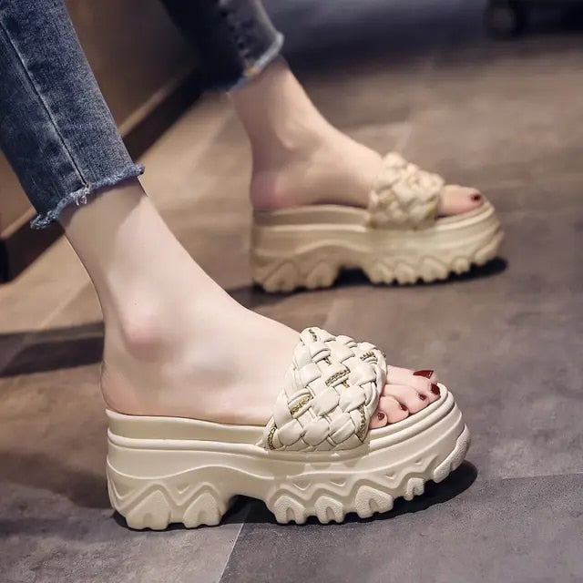 High-quality woven slippers