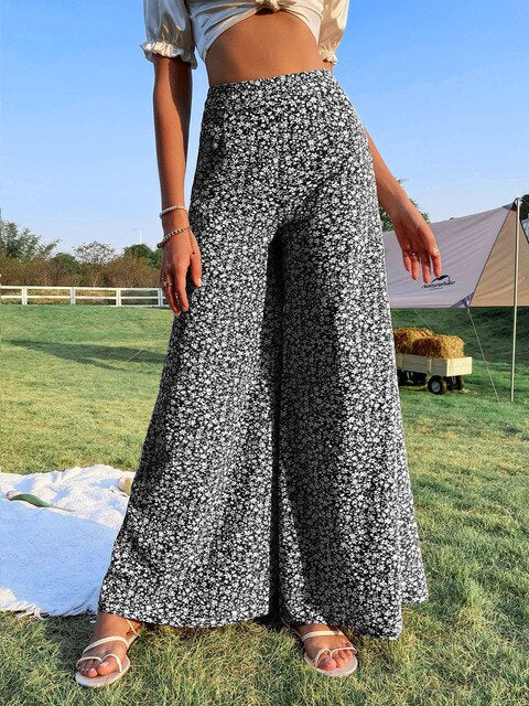 Printed trousers with floral pattern