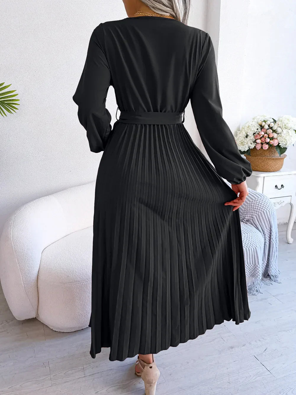 Ladies V-neck pleated maxi dress long sleeve