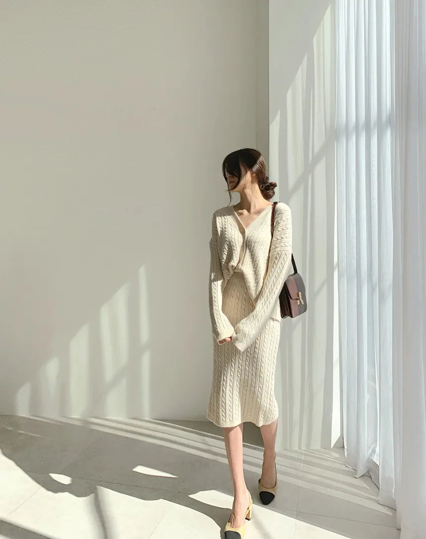 Ethereal elegance: Sleeve coats & V-neck jumper set