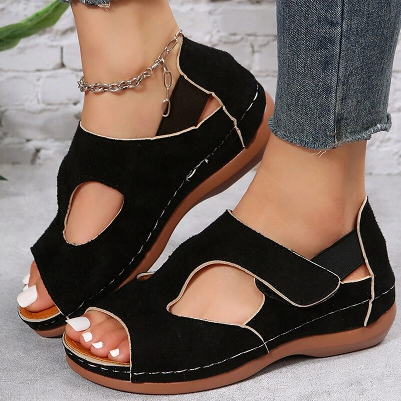 Sandals with elegant heels