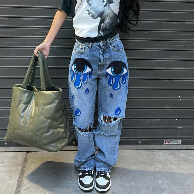 Graffiti print jeans