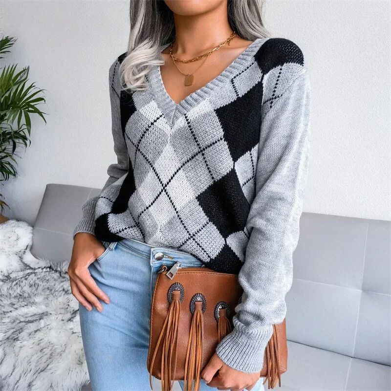 Women - Winter Jumper - V-neck, Checked Pattern - Cozy Knit Fashion