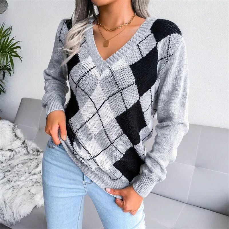 Women - Winter Jumper - V-neck, Checked Pattern - Cozy Knit Fashion