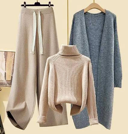 Women - Loungewear Set - Soft Cozy 3-Piece Outfit - Relaxed Comfort for Home and Leisure