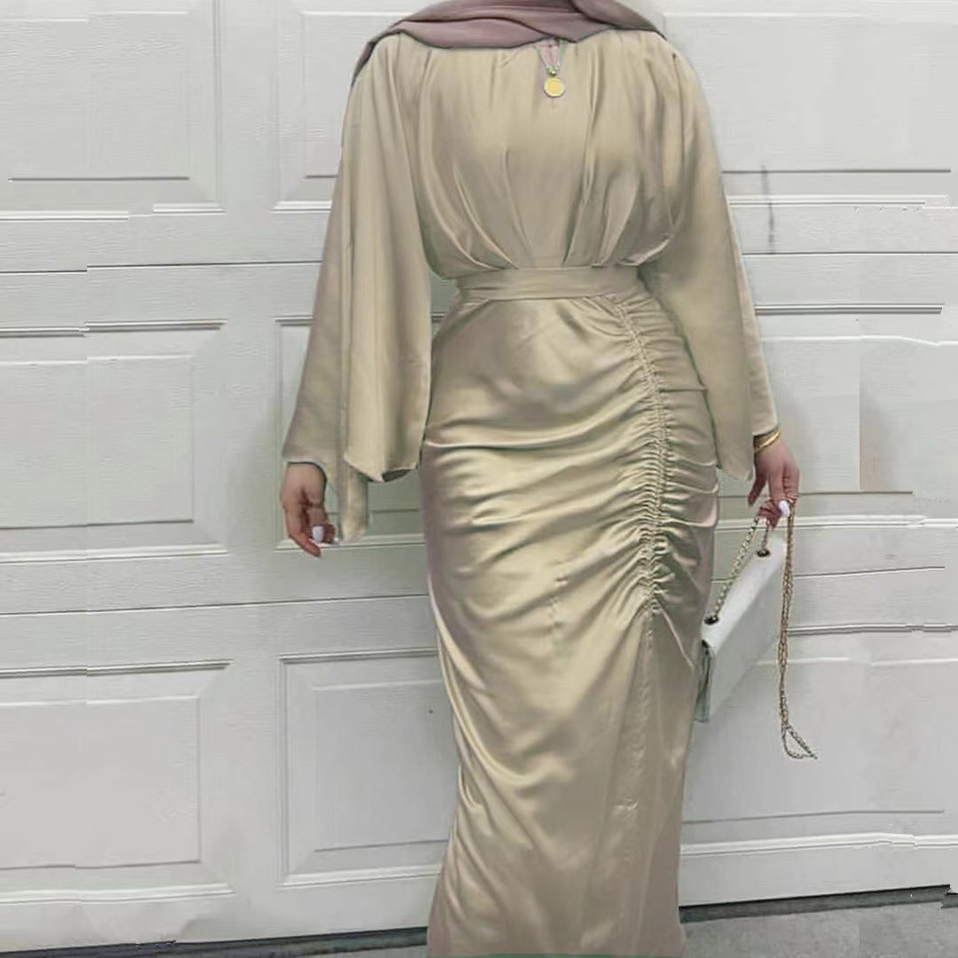 Elegant dress with ruffled sleeves and elegant waist in satin