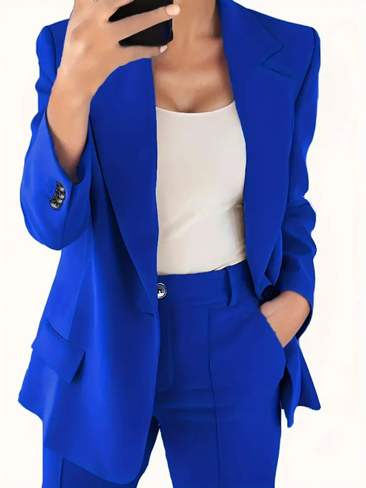 Blazer With Lapels and Flared Trousers in a Set With Button Closure