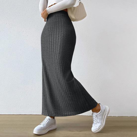 Women - Knitted Skirt - Stylish Side Slit Design - Comfortable and Chic Fashion Essential