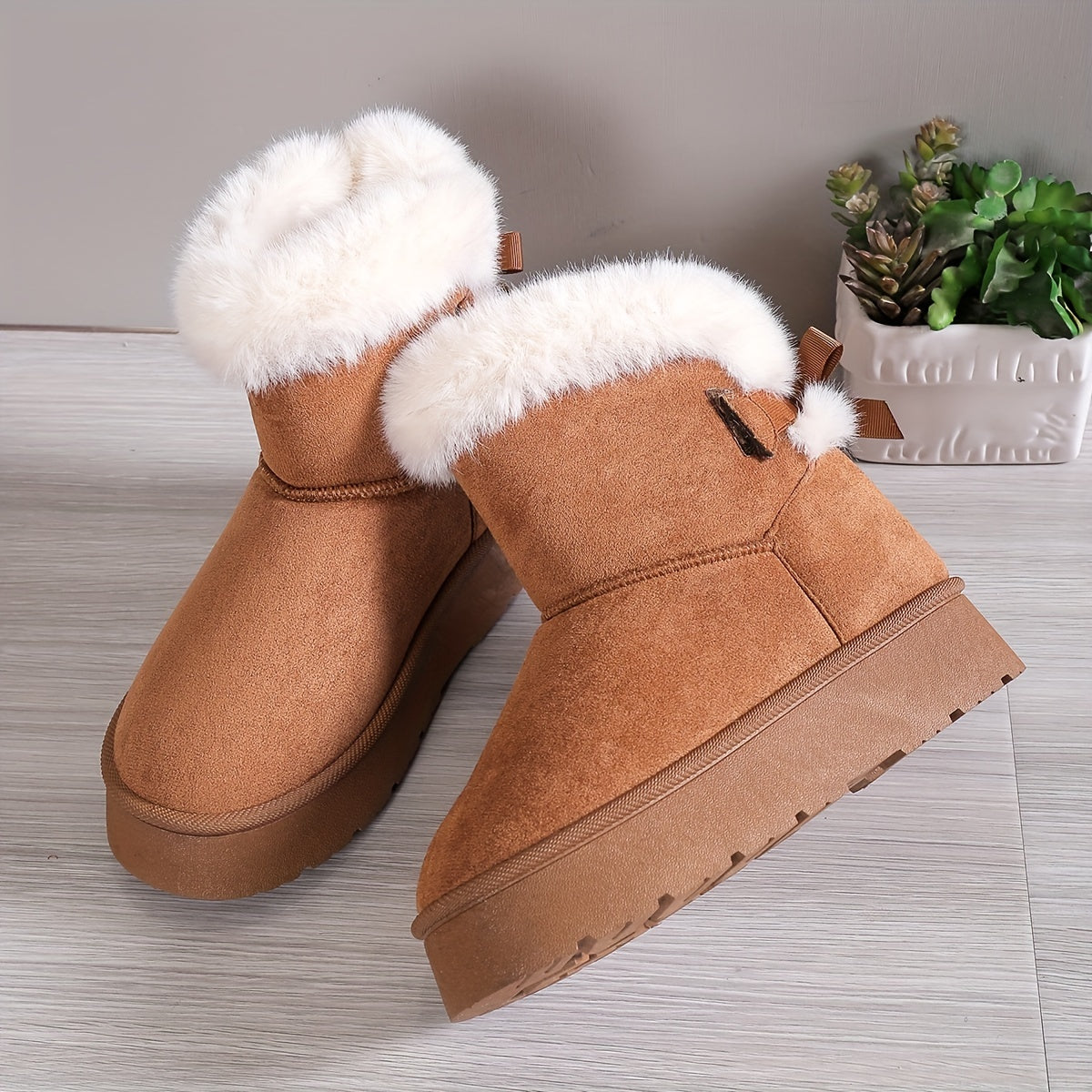 Stylish, thermo-lined plush boots with bow knot