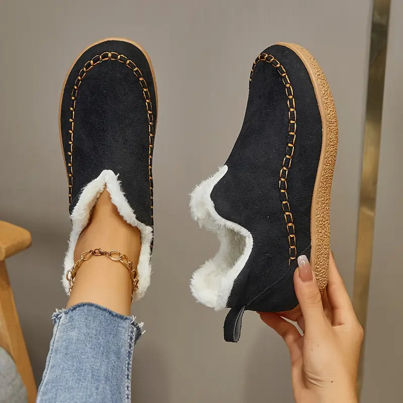 Ankle boot with round toe and fleece lining