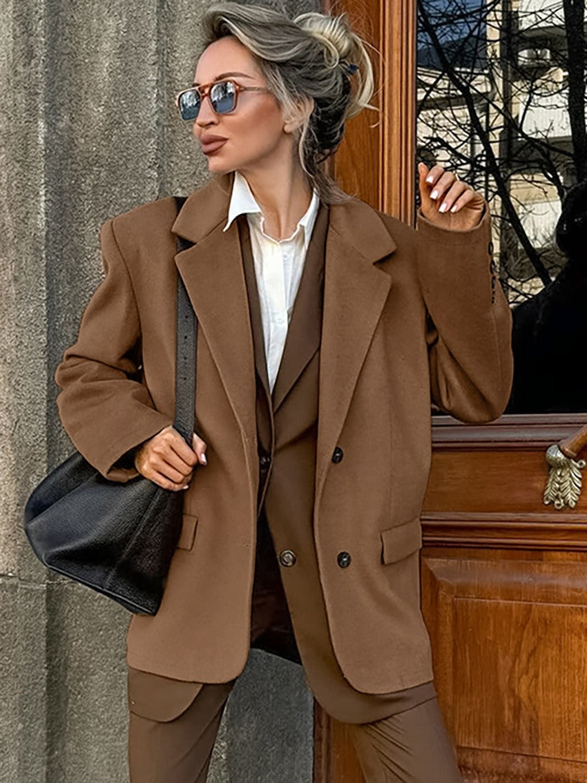 Women - Wool Coat - Elegant & Casual Design - Stylish Winter Outerwear for a Chic Look