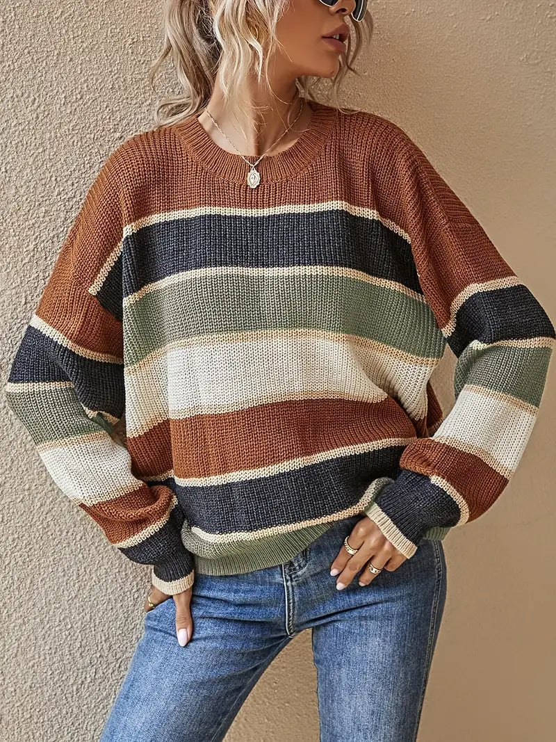 Casual knitted jumper with round neckline