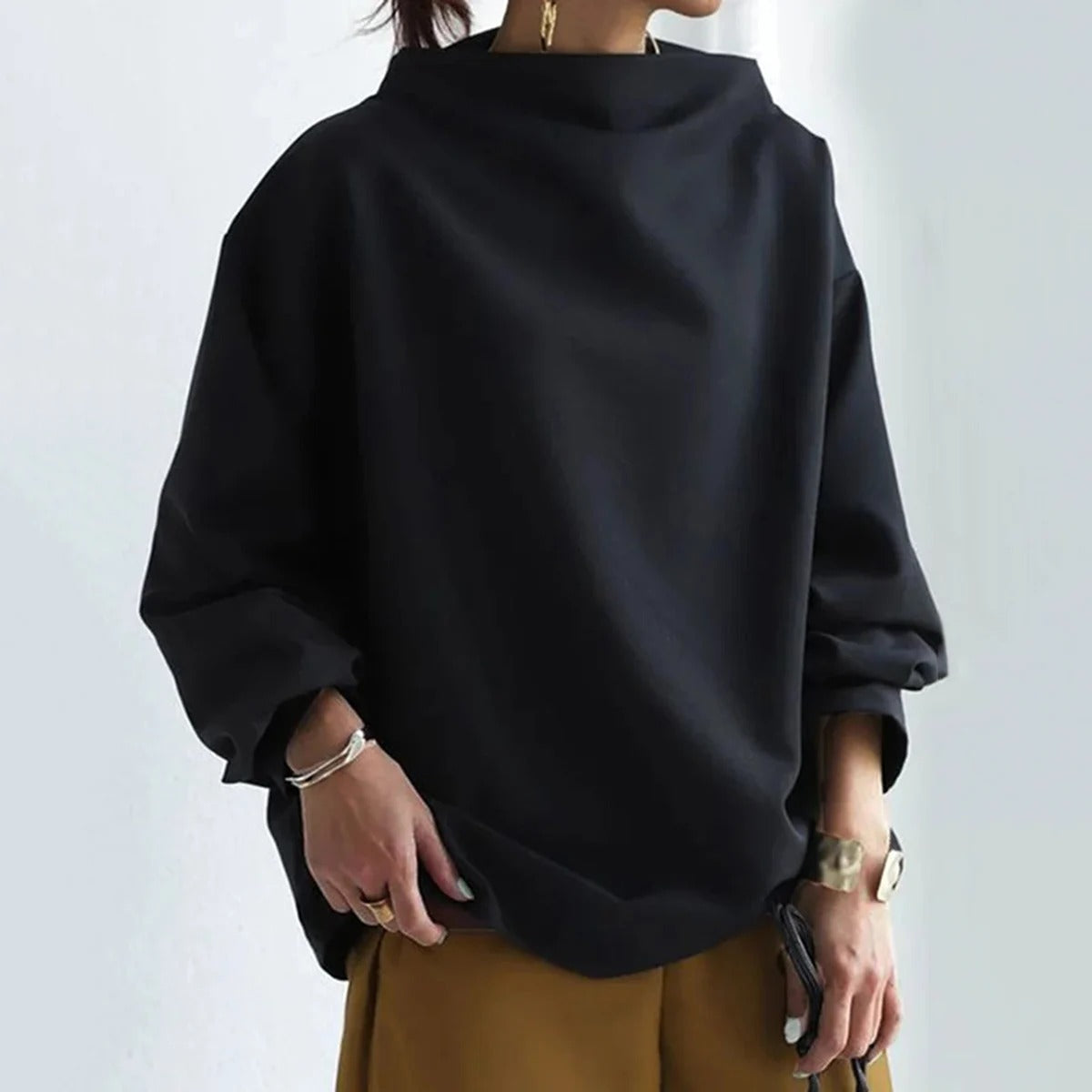 Elegant and stylish long-sleeved sweater for women