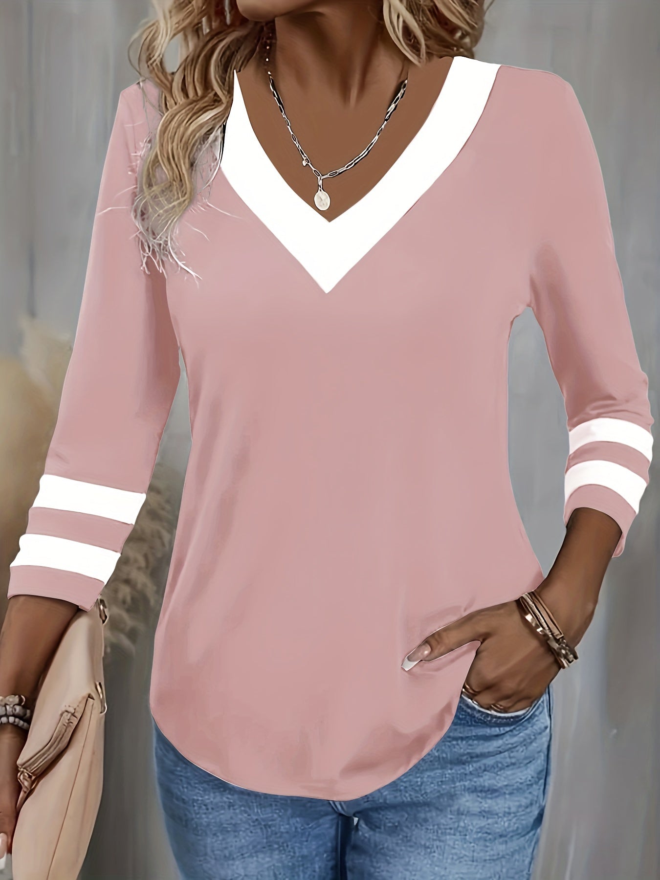 Ladies' shirt with V-neck