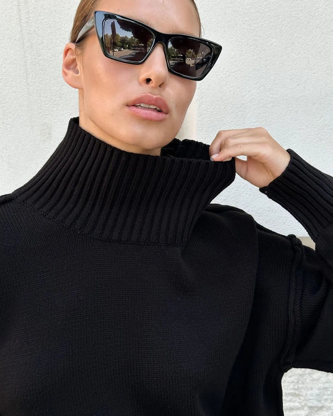 Women - Turtleneck Jumper - Cozy Loose Knit Design - Casual Sweater for Everyday Comfort