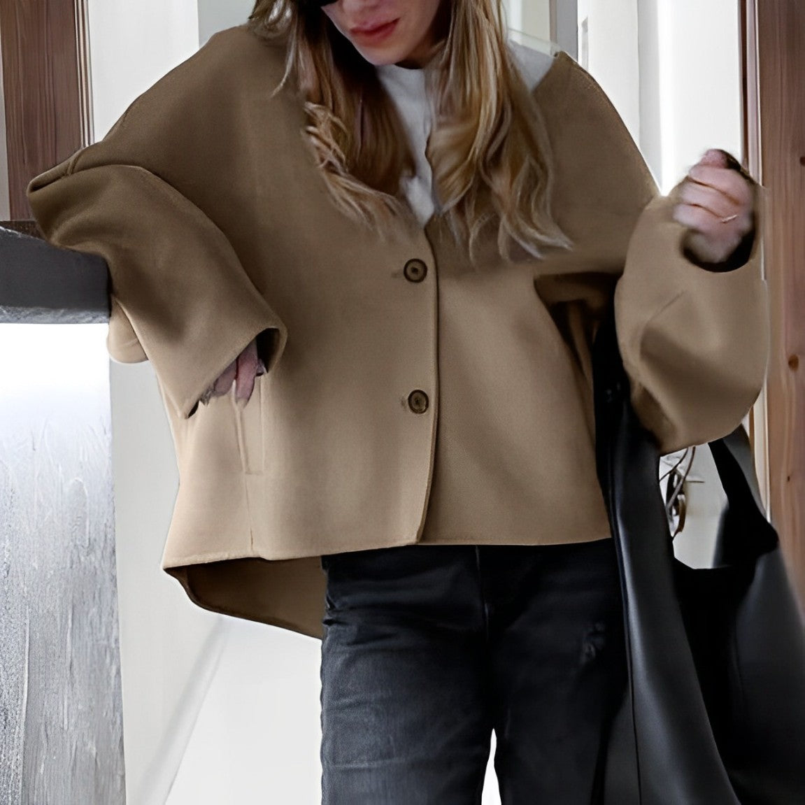 Casual short jacket with wide sleeves