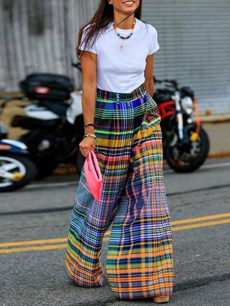 Fashionable wide-leg trousers