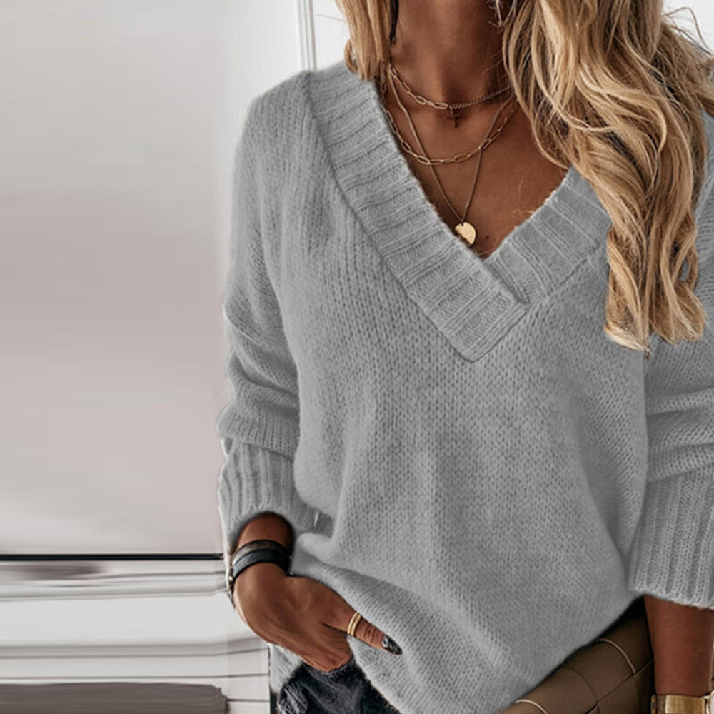 Breathable knitted jumper with v-neck