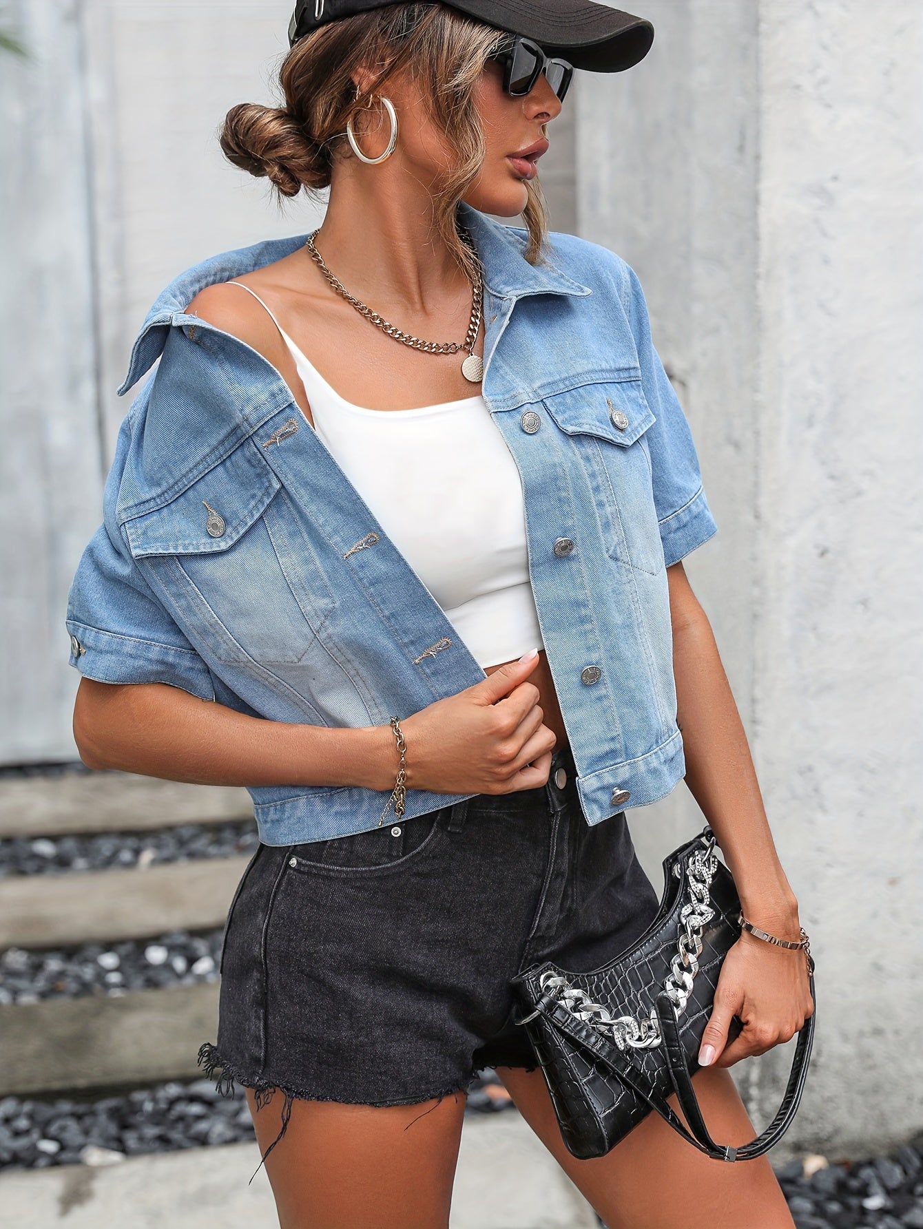 Single-coloured denim jackets with short sleeves