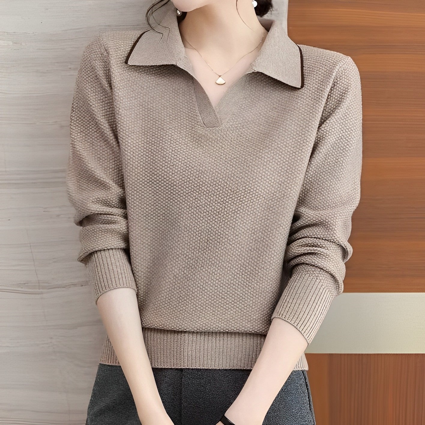 Women - Elegant Jumper - Stylish with Lapel and Collar - Versatile Fashion for Every Occasion