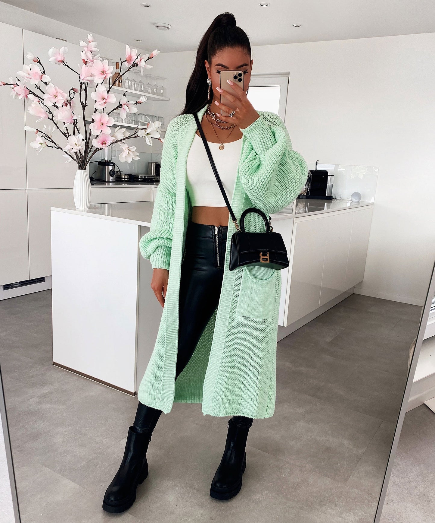 Light Green Long cardigan - Soft Fabric - Elegant Style - Perfect for Any Occasion