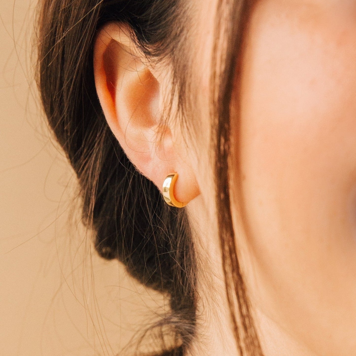 Classic minimalist small hoop earrings