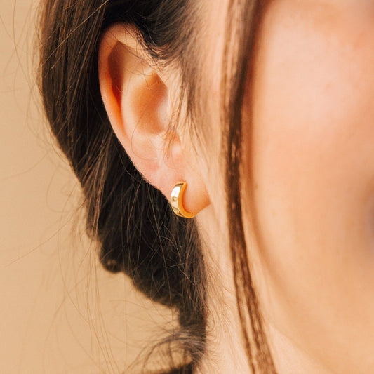 Classic minimalist small hoop earrings