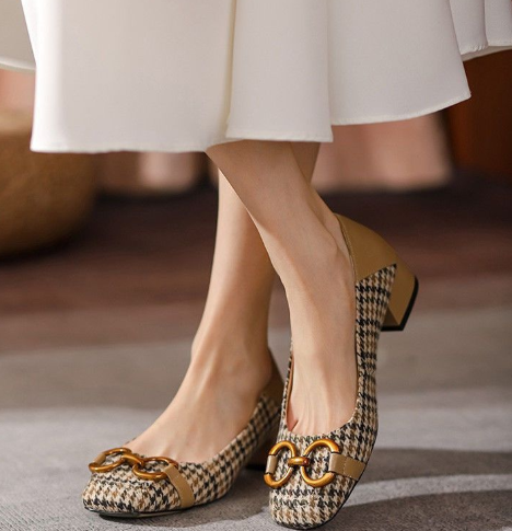 Ballerinas with houndstooth pattern and buckle detail