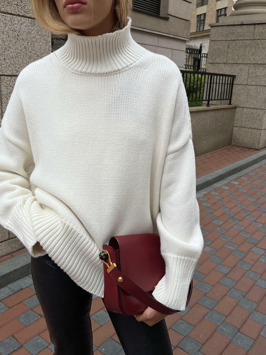 Women - Turtleneck Jumper - Soft & Cozy Knitwear - Minimalist Style for Effortless Chic