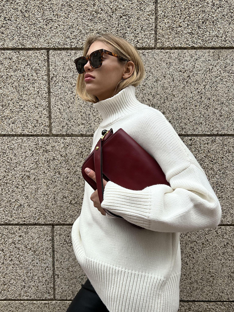 Women - Turtleneck Jumper - Soft & Cozy Knitwear - Minimalist Style for Effortless Chic