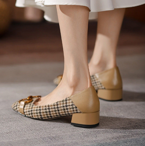 Ballerinas with houndstooth pattern and buckle detail