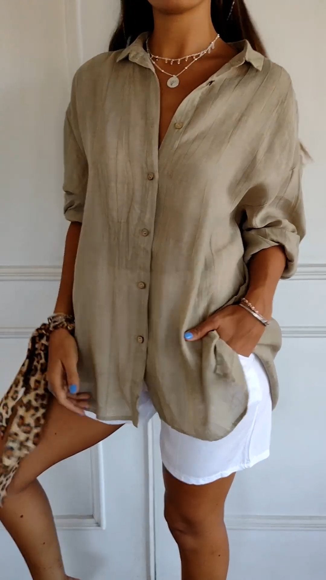 Elegant Shirt with pleated hairstyle