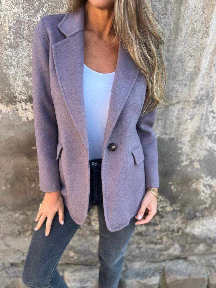 Women's Blazer - One-Button Closure - Classic Fit - Stylish Office Attire - Versatile for Every Occasion