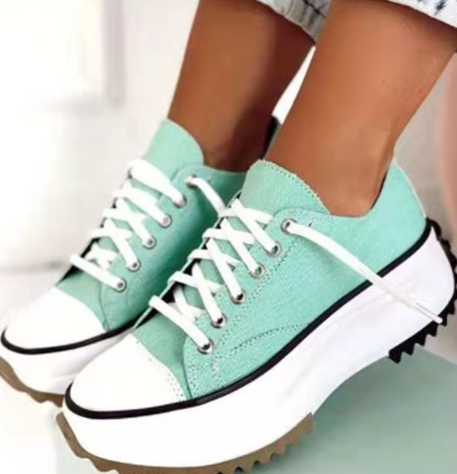 Stylish platform sneaker